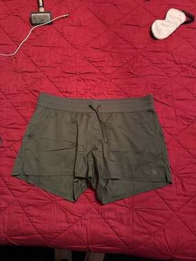The North Face Women's Aphrodite Motion Shorts Olive Green Size XL
